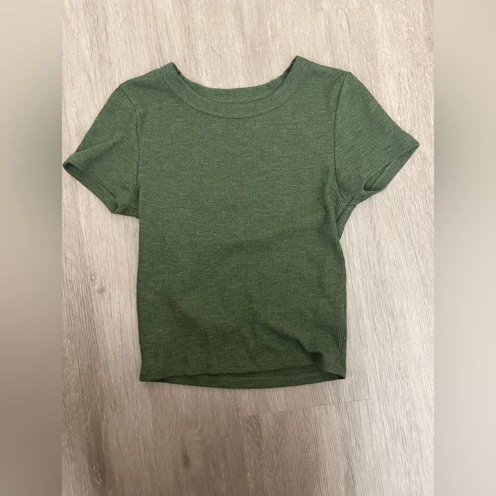 Green cropped tight shirt - Picture 1 of 4
